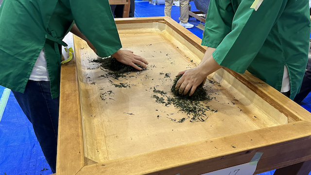 Shaping tea into needles